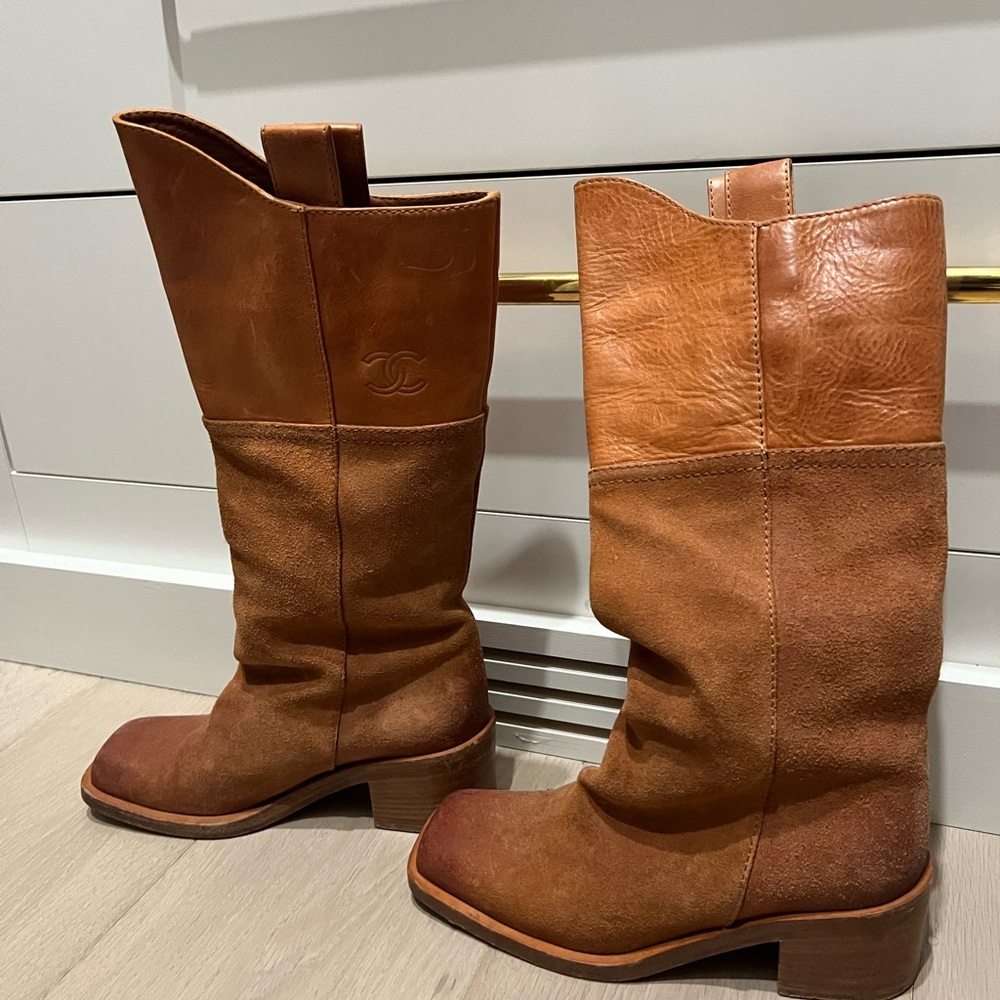 CHANEL Women's Tan Leather Heeled Boots - Picture 4 of 7